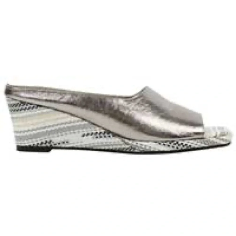 J. Renee ABRIELLE Taupe Metallic Size 7.5 LNC
